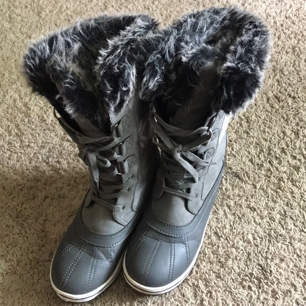 Snow boots